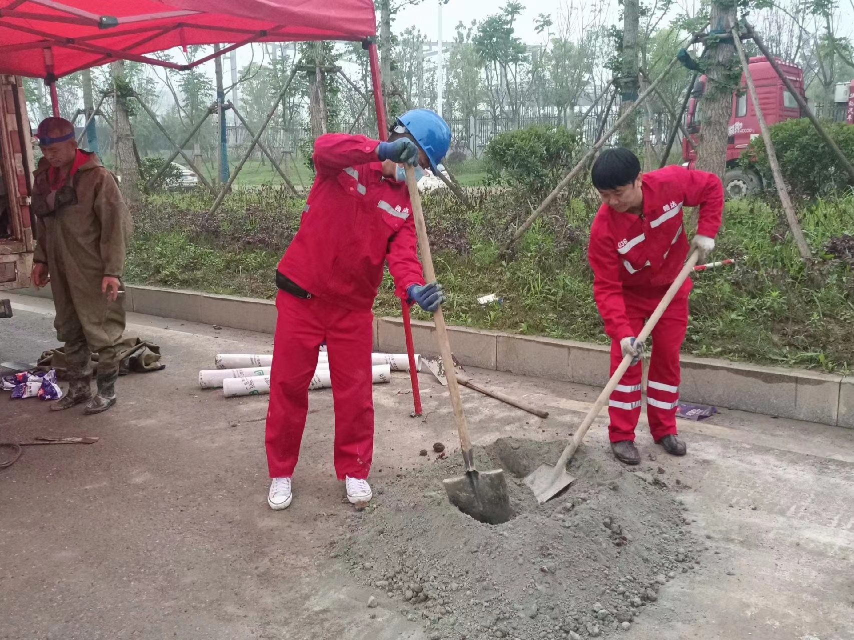 新干管道疏通哪家好】及时进行市政管道清淤